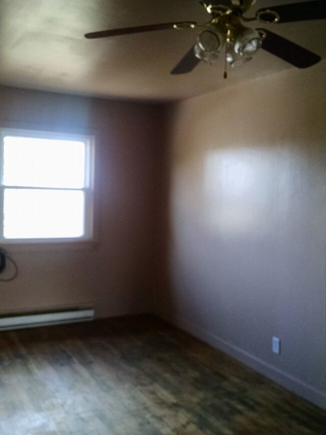 Building Photo - 1 Bedroom Duplex - Forsyth