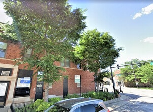 Building Photo - 4461 W Lawrence Ave