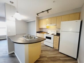 Building Photo - 622 McAllister Loop SW