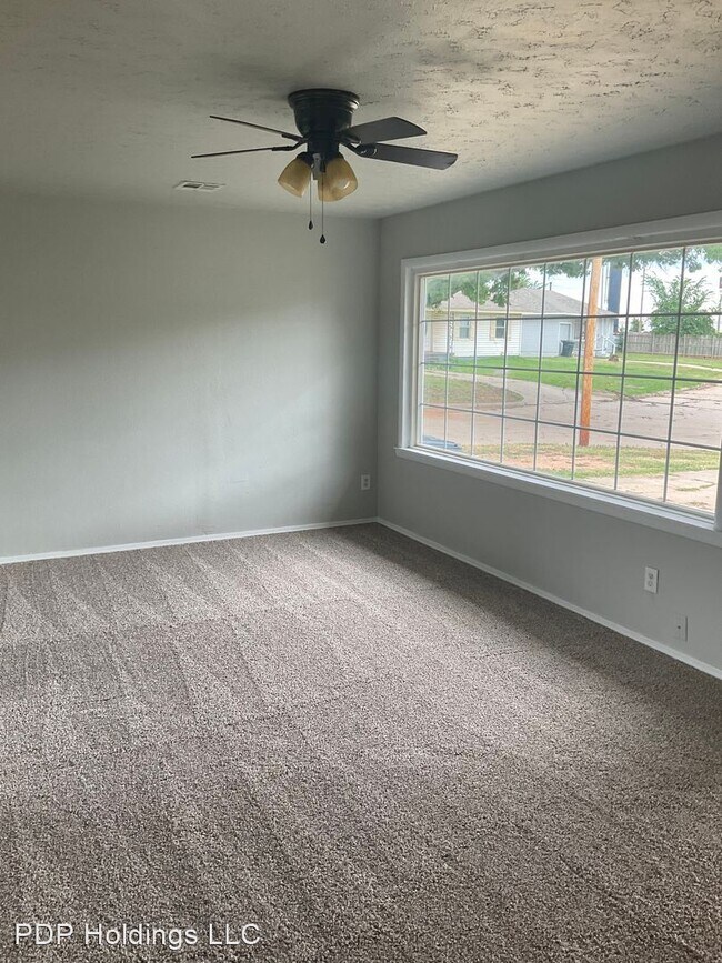 Building Photo - 4 br, 1 bath House - 4745 SE 18th Street