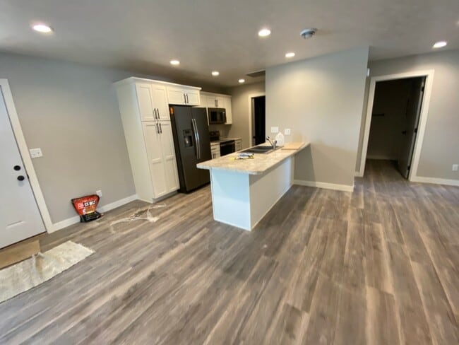 Building Photo - 2920 Sportsmans Dr