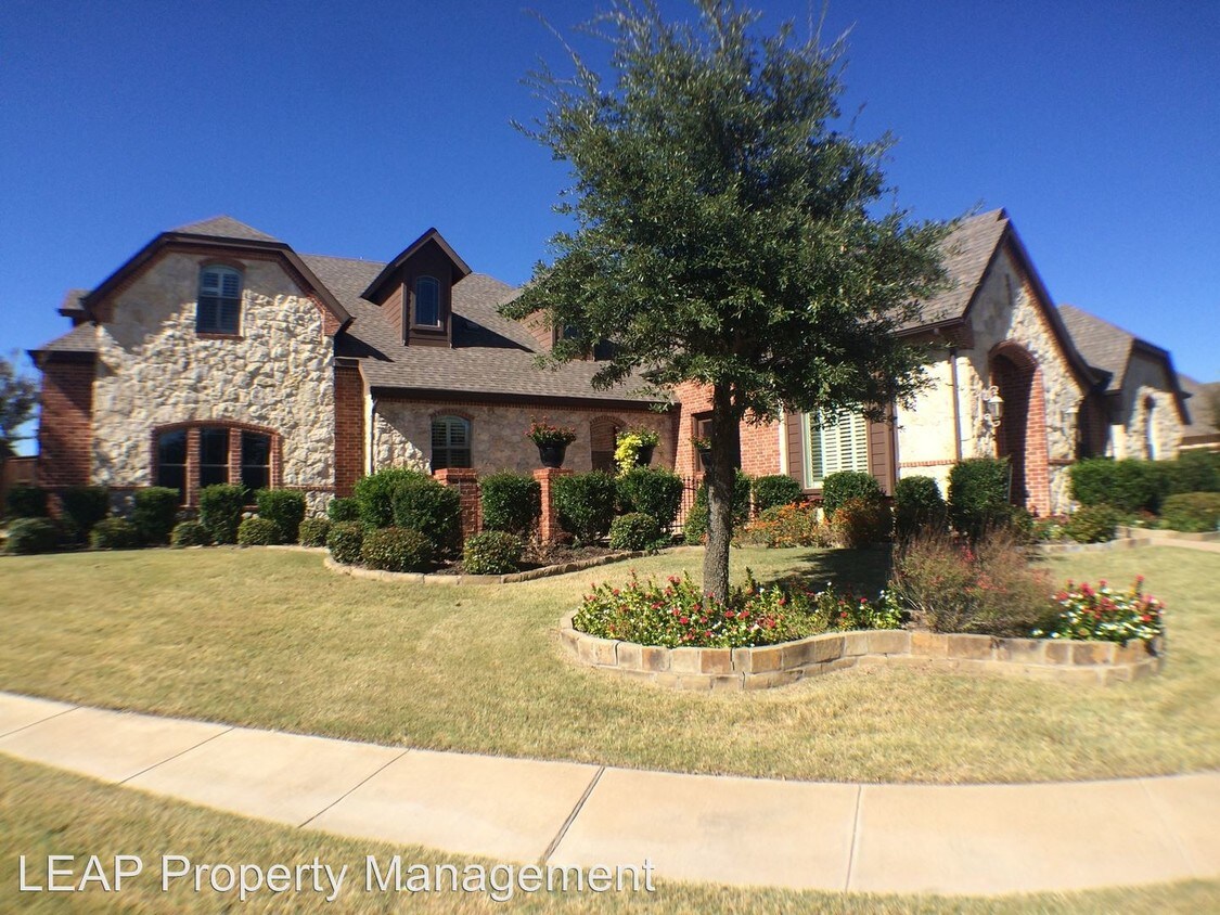 Primary Photo - 3809 Regency Park Ct