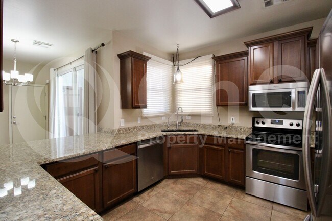 Foto del edificio - 865 S Huish Dr