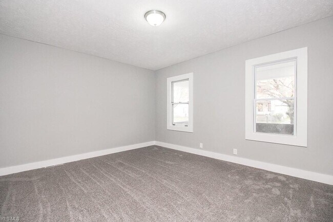 Building Photo - 2115 W 96th St