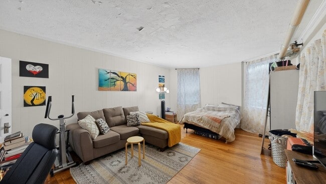 Building Photo - 1071 Beacon St