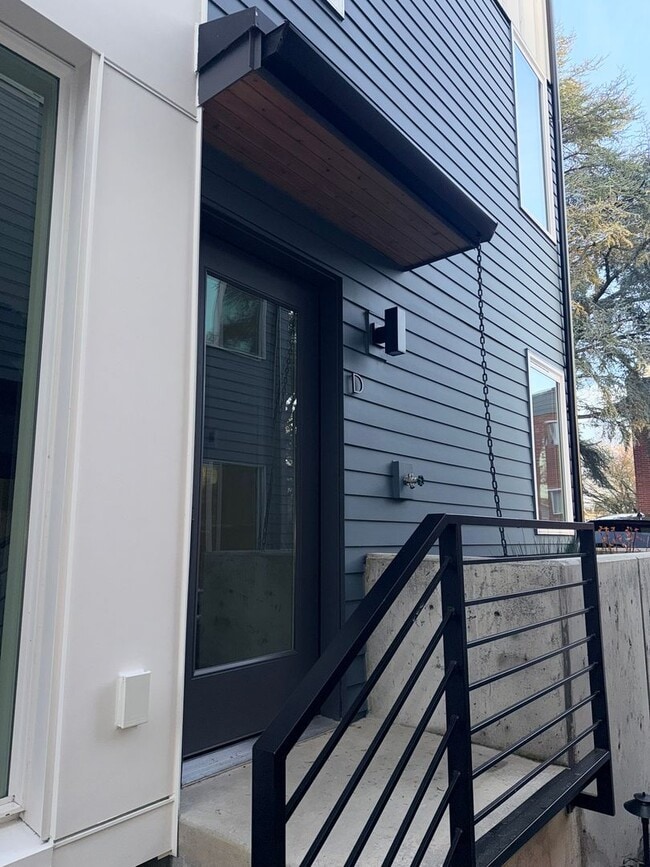 Building Photo - 2529 29th Ave S