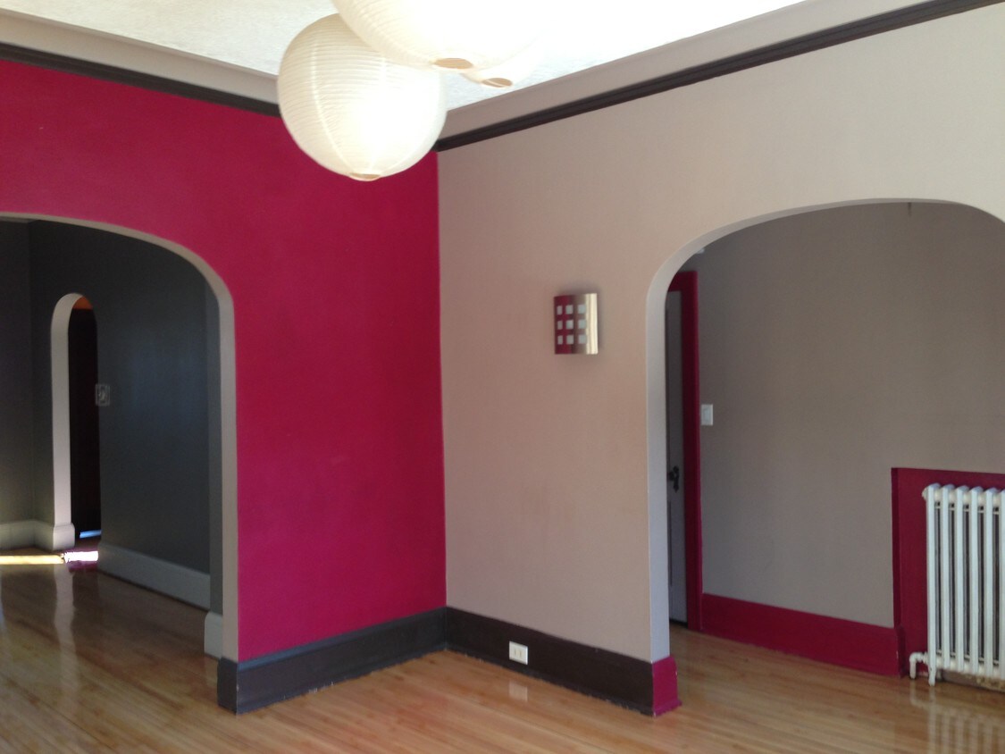 Living Room - 320 E 5th St