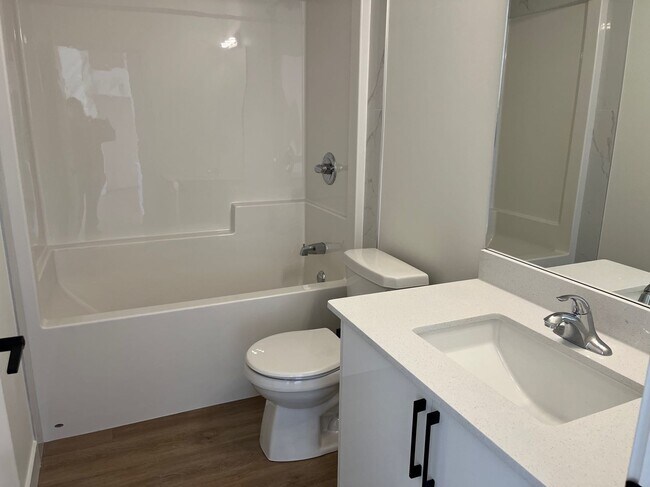 Photo du bâtiment - 2 Bed 1 Bath Unit in Ponoka, AB