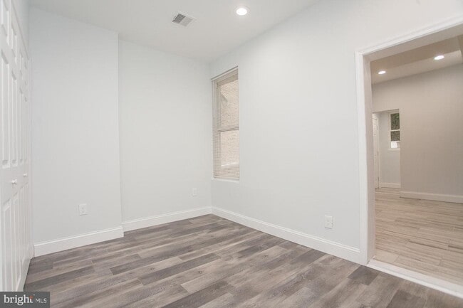 Building Photo - 5229 Ridge Ave