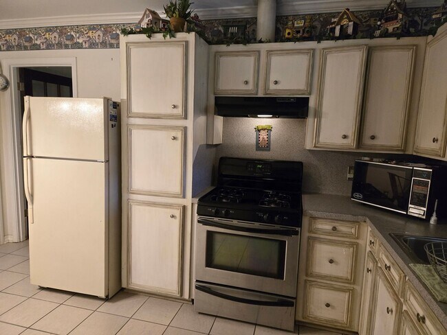 Foto del edificio - Broadmoor Historical  3 Bedroom 1 Bathroom