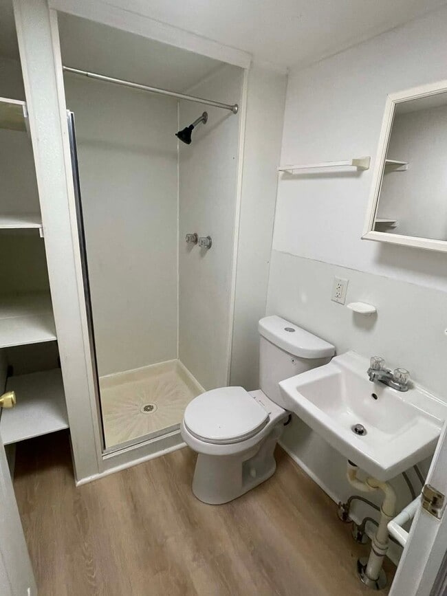 Foto del edificio - 1104 Anderson Ave