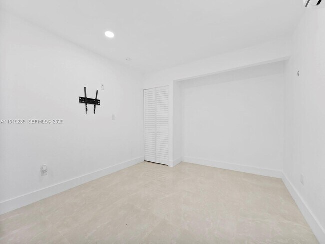 Foto del edificio - 19850 Franjo Rd