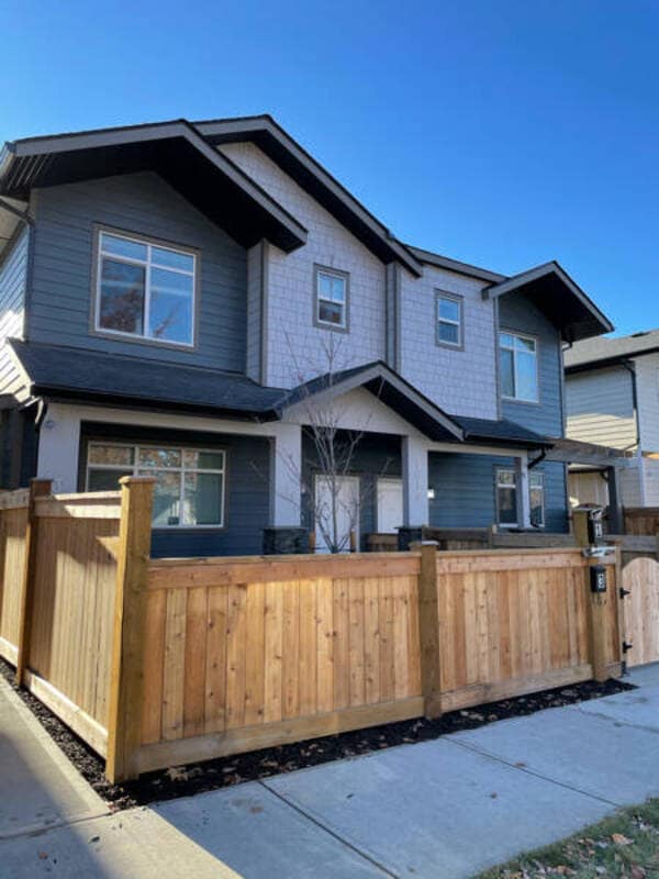 Building Photo - 1025 Stockwell Ave