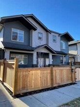 Building Photo - 1025 Stockwell Ave