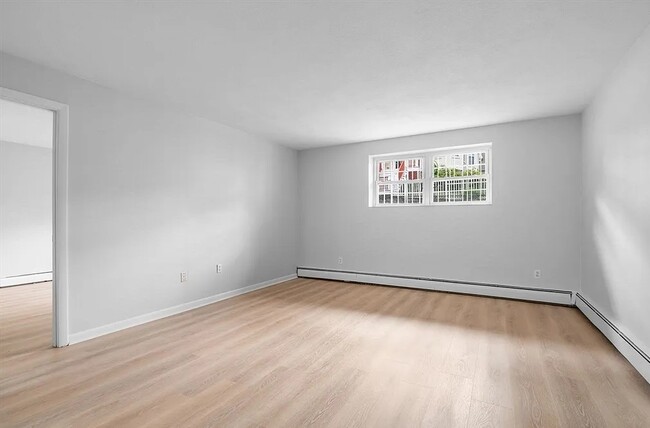 Building Photo - 4 Robinwood Ave