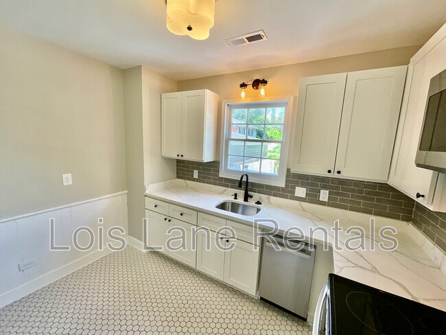Building Photo - 104 Nassau St