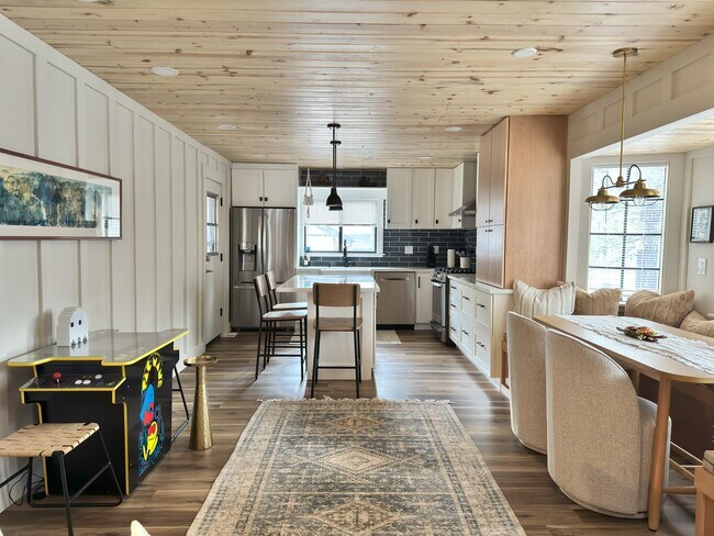 Foto del edificio - 435 Pineview Dr