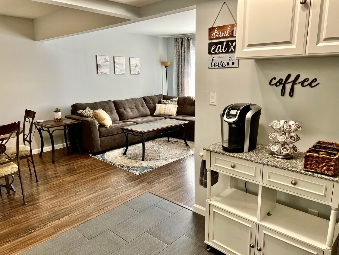 8691 Kennedy Cir N Unit 1, Warren, MI 48093 Condo for Rent in Warren