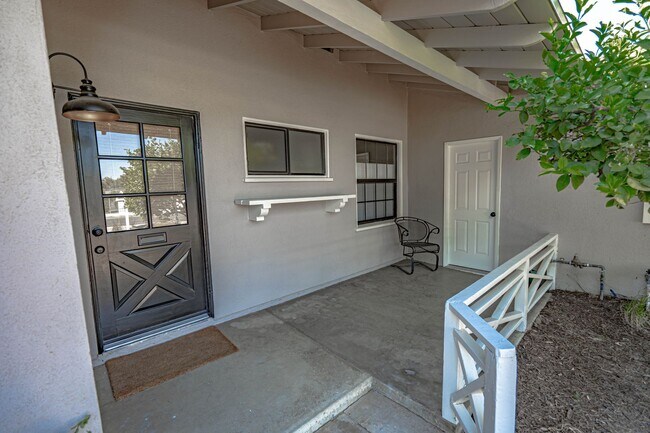 Foto del edificio - Canoga Park 4-Bedroom Home for Rent!