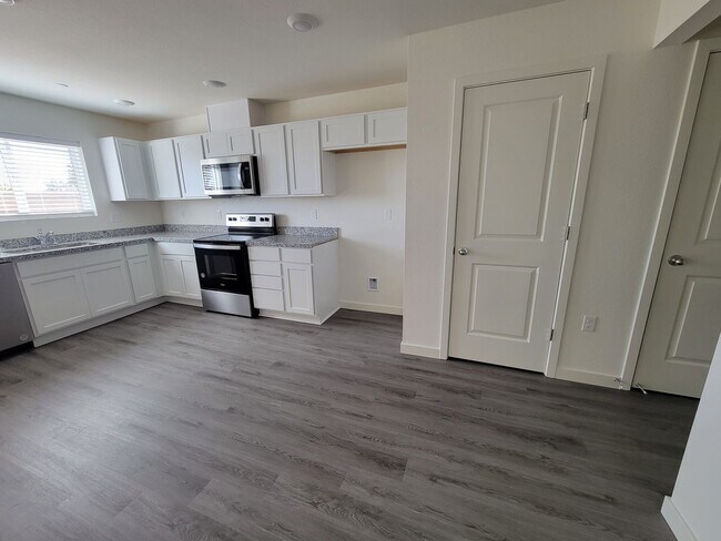 Building Photo - Brand New Roseville 3/2.5 w/Solar!!!!!  Pl...