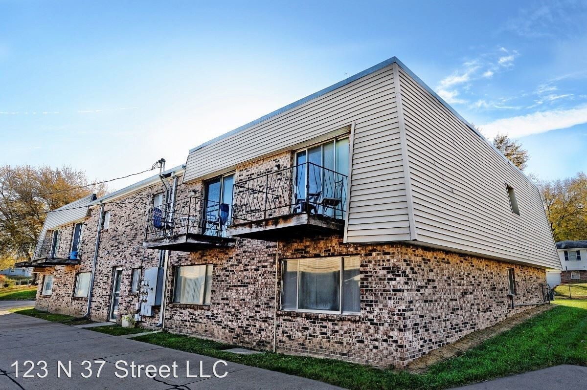 Foto principal - 8452 Monroe St