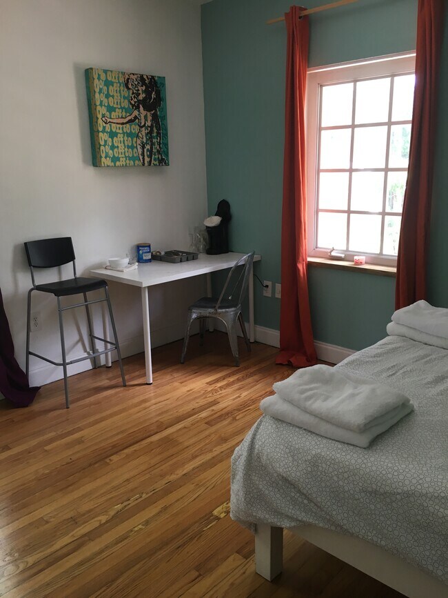 Foto del edificio - 635 NE 68th St