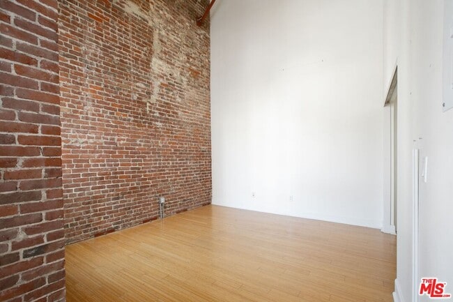 Building Photo - 253 S Broadway