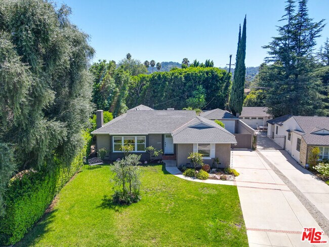 Building Photo - 13430 Valleyheart Dr
