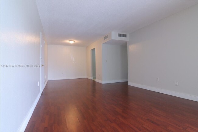 Foto del edificio - 4910 NW 79th Ave