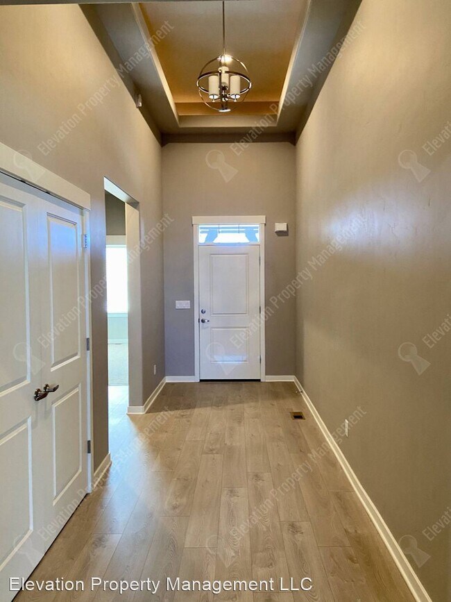 Building Photo - 3 br, 3 bath House - 3681 SW Coyote Ln