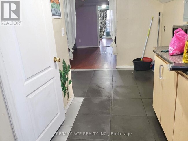 Building Photo - 7098 Goreway Dr