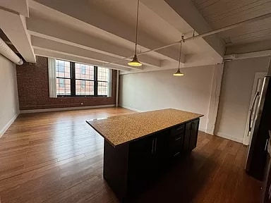 Building Photo - 535 Roosevelt Ave