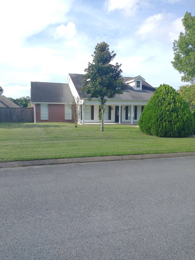 7606 Cobblestone Terrace, Lumberton, TX 77657 House Rental in