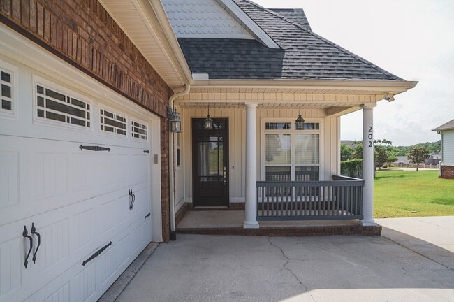 Building Photo - Southern Winds Drive