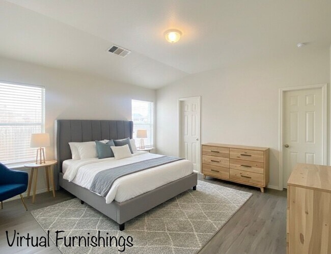 Foto del edificio - NEW IN MANAGEMENT - AVAILABLE NOW!