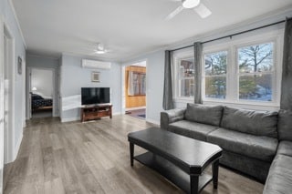 Building Photo - 46 Willow St