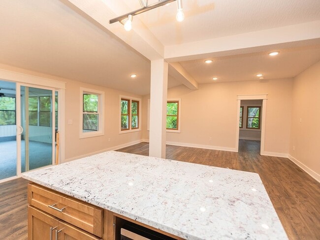 Building Photo - 3BR, Newly Renovated Country Livin' in the...