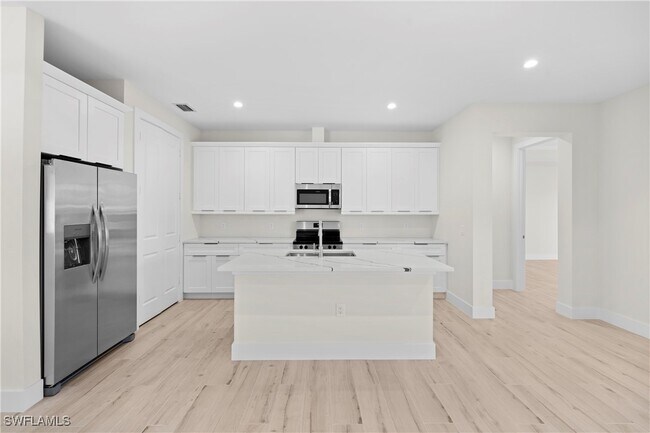 Building Photo - 3012 Pine Tree Dr