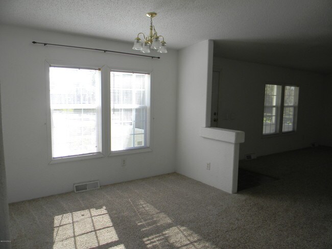 Foto del edificio - 145 Down Home Rd