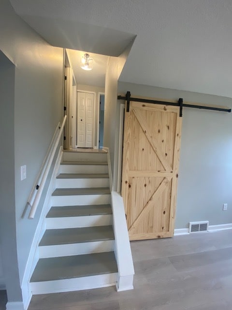 Stairs/Hallway - 4589 Glenhaven Dr