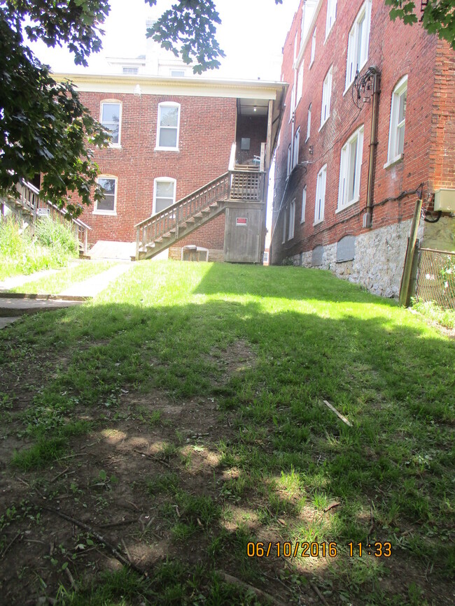 Building Photo - 455 W Antietam St
