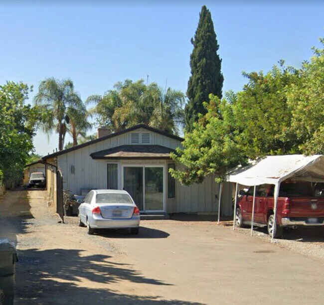 Parking in front for 2 cars plus - 927 Arcadia Ave