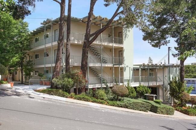 Foto del edificio - 2200 Village Ct