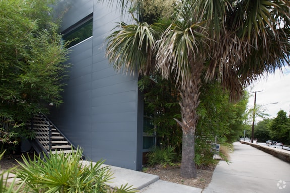 Building Photo - 536 Selma St