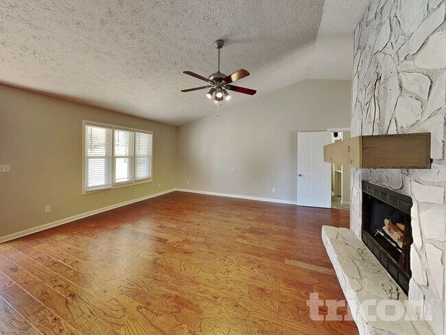 Foto del edificio - 414 River Point Dr