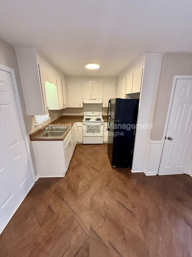 Foto del edificio - 1880 Clinton Rd