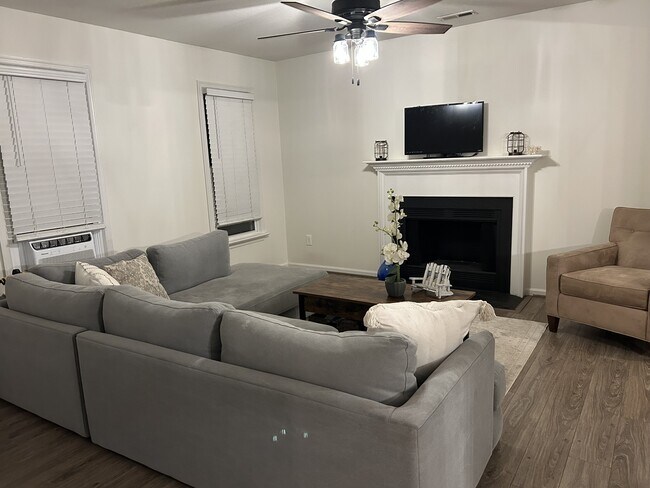 Building Photo - 2401 Ports Landing