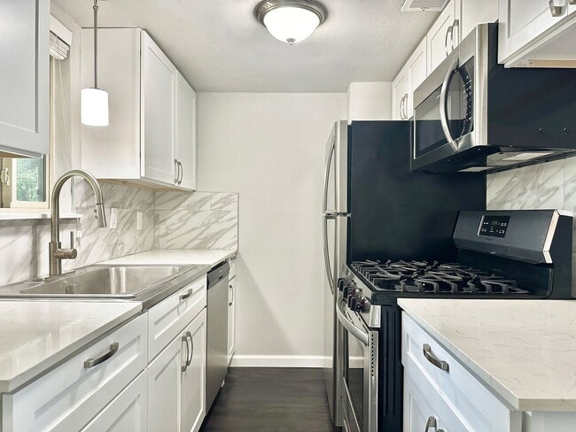 Interior Photo - Zilker Place