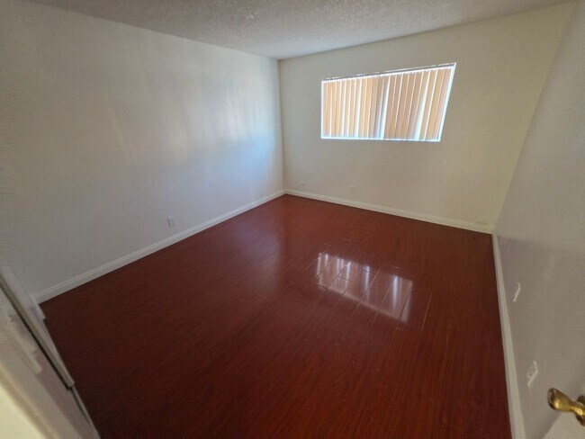 Foto del edificio - 2703 E 57th St