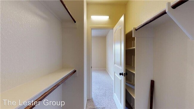 Foto del edificio - 116 Armored Ave